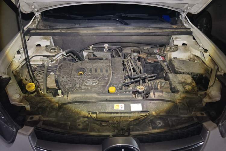 Used Bestune X80 2013 2.0L automatic comfort version Engine Bay