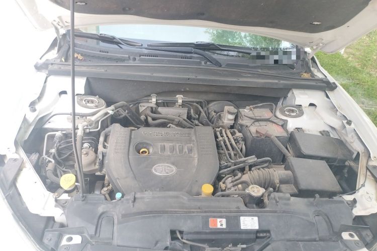 Used Bestune X80 2013 2.0L automatic luxury version Engine Bay