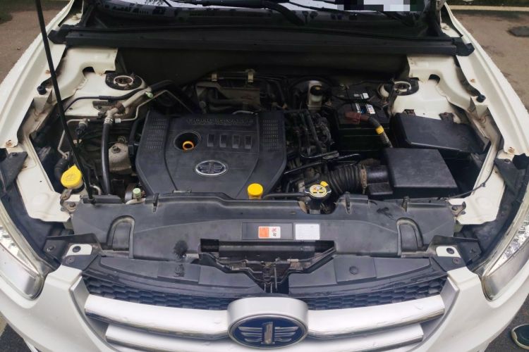Used Bestune X80 2013 2.0L automatic comfort version Engine Bay