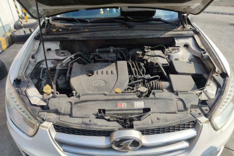 Used Bestune X80 2013 2.0L automatic comfort version Engine Bay