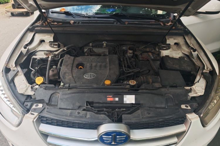 Used Bestune X80 2013 2.0L automatic luxury version Engine Bay