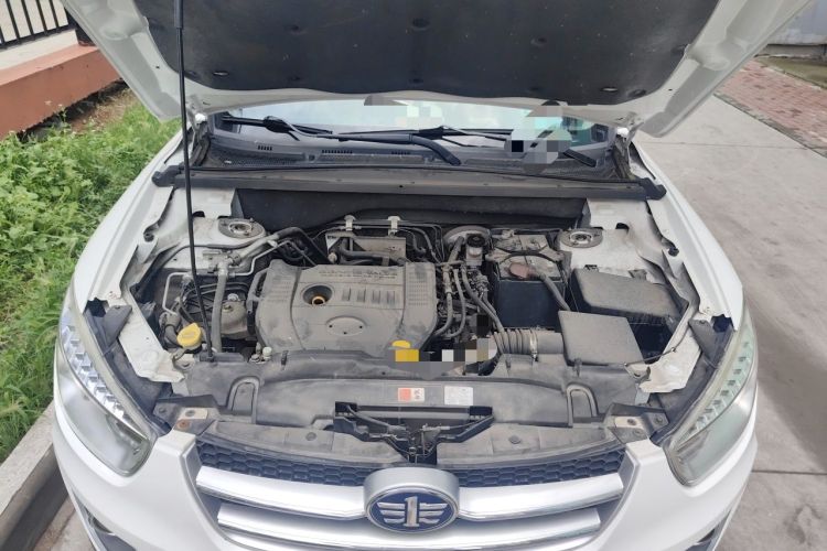 Used Bestune X80 2013 2.0L automatic luxury version Engine Bay
