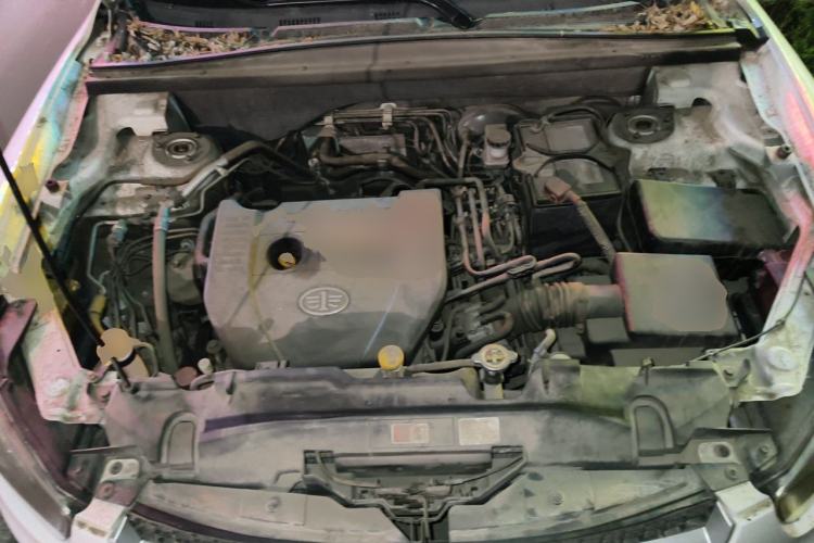 Used Bestune X80 2013 2.0L automatic comfort version Engine Bay