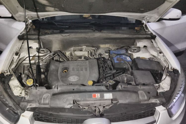 Used Bestune X80 2013 2.0L automatic comfort version Engine Bay