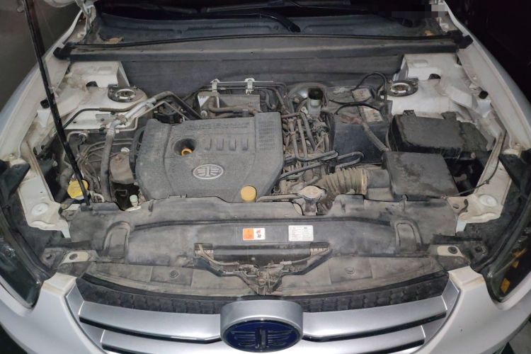 Used Bestune X80 2013 2.0L automatic comfort version Engine Bay