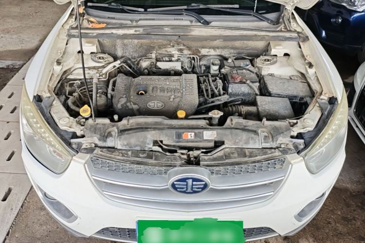 Used Bestune X80 2013 2.0L automatic comfort version Engine Bay