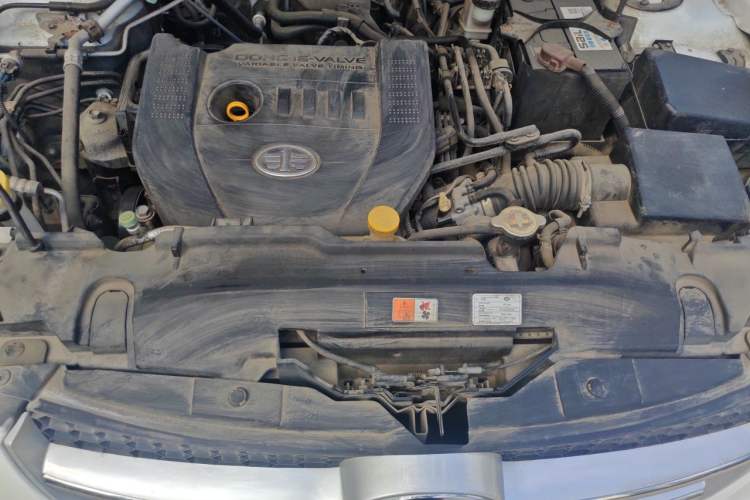 Used Bestune X80 2013 2.0L automatic luxury version Engine Bay