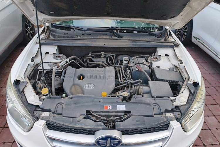 Used Bestune X80 2013 2.0L automatic comfort version Engine Bay
