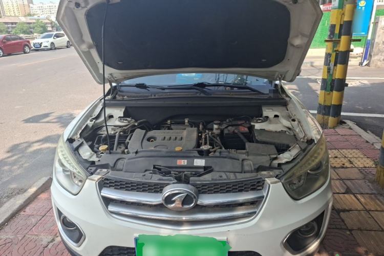 Used Bestune X80 2013 2.0L automatic comfort version Engine Bay