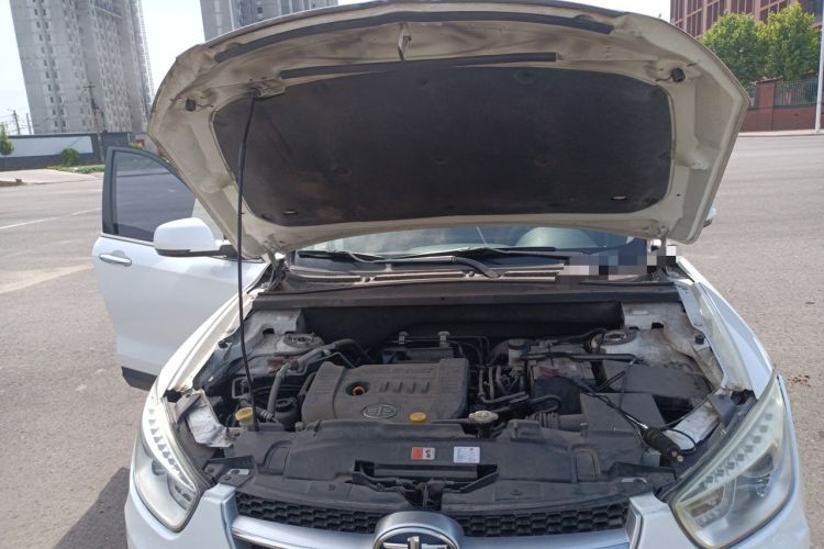 Used Bestune X80 2013 2.0L manual luxury version Engine Bay