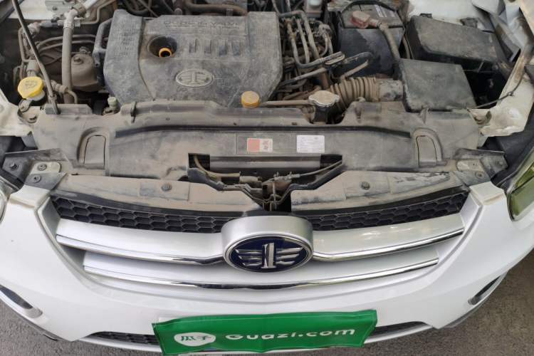 Used Bestune X80 2013 2.0L automatic comfort version Engine Bay