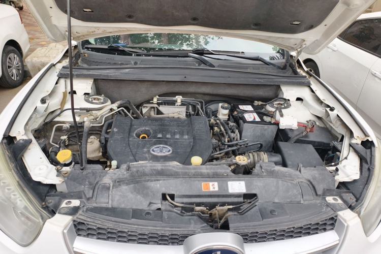 Used Bestune X80 2013 2.0L automatic comfort version Engine Bay