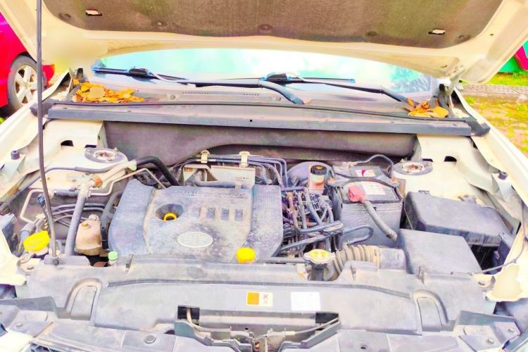 Used Bestune X80 2013 2.0L automatic luxury version Engine Bay