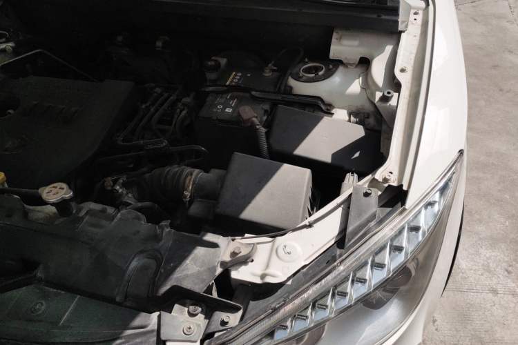 Used Bestune X80 2013 2.0L manual luxury version Engine Bay Left