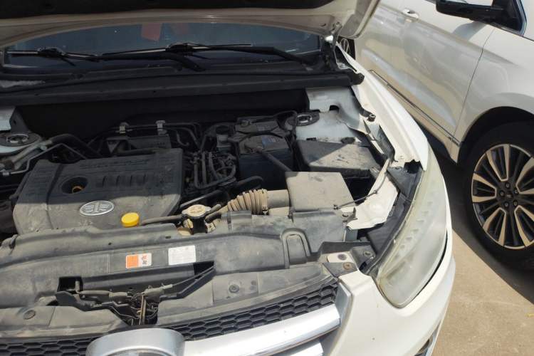 Used Bestune X80 2013 2.0L automatic comfort version Engine Bay Left