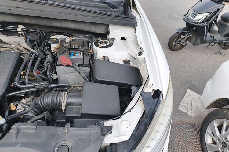Used Bestune X80 2013 2.0L automatic comfort version Engine Bay Left