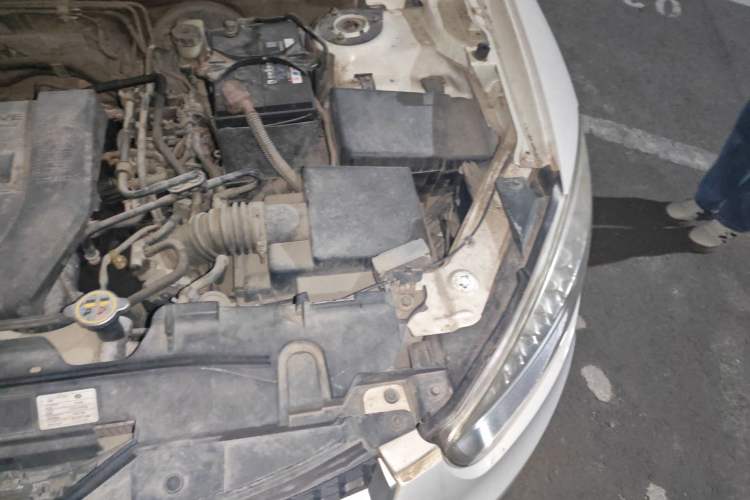 Used Bestune X80 2013 2.0L automatic comfort version Engine Bay Left