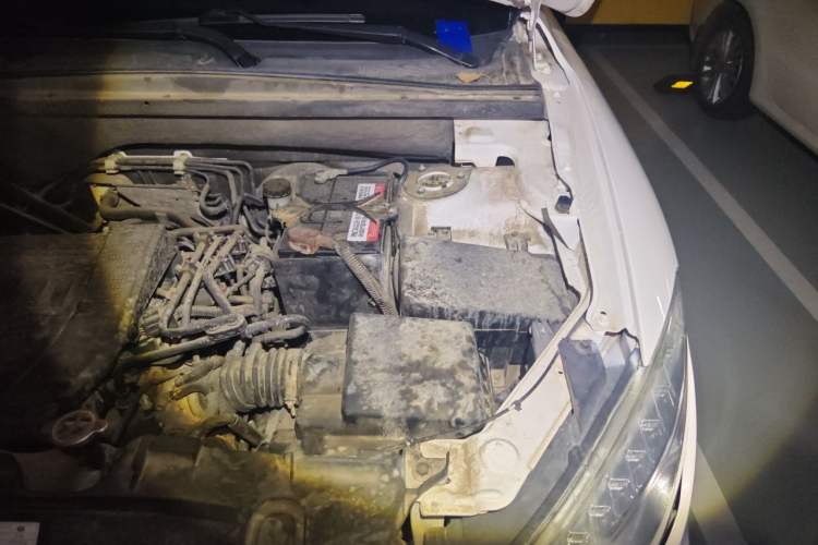 Used Bestune X80 2013 2.0L automatic comfort version Engine Bay Left