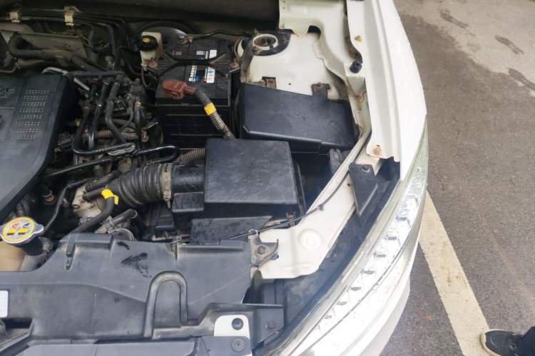 Used Bestune X80 2013 2.0L automatic comfort version Engine Bay Left