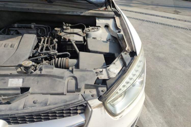 Used Bestune X80 2013 2.0L automatic comfort version Engine Bay Left