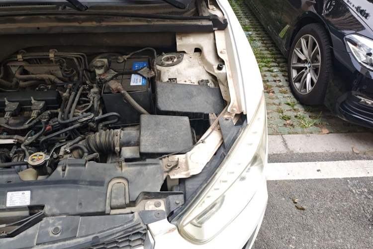 Used Bestune X80 2013 2.0L automatic luxury version Engine Bay Left