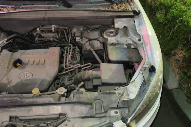 Used Bestune X80 2013 2.0L automatic comfort version Engine Bay Left