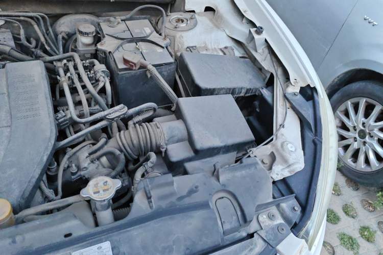 Used Bestune X80 2013 2.0L automatic comfort version Engine Bay Left