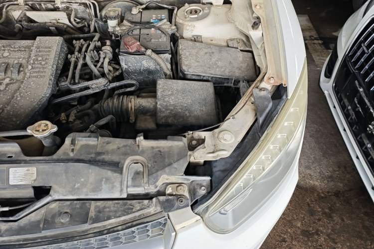 Used Bestune X80 2013 2.0L automatic comfort version Engine Bay Left