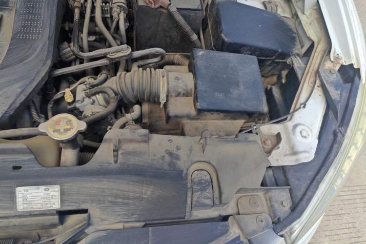 Used Bestune X80 2013 2.0L automatic luxury version Engine Bay Left