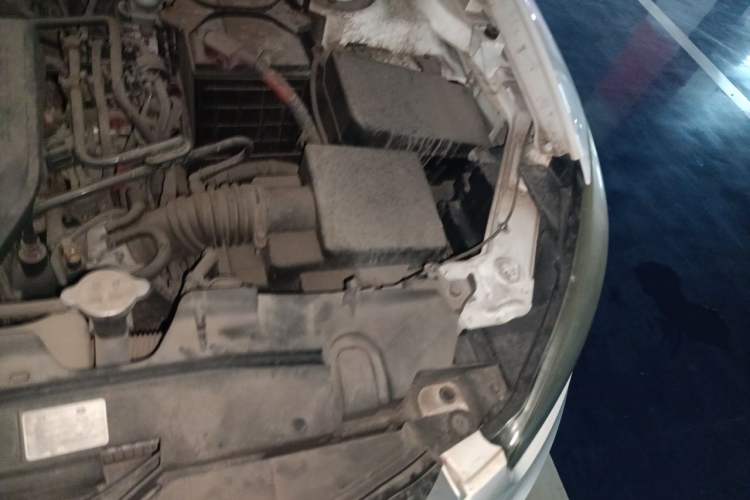 Used Bestune X80 2013 2.0L automatic luxury version Engine Bay Left