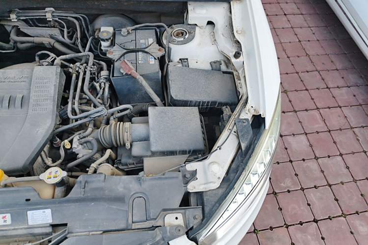 Used Bestune X80 2013 2.0L automatic comfort version Engine Bay Left