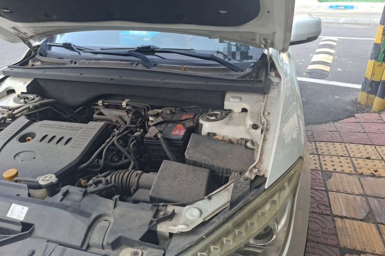 Used Bestune X80 2013 2.0L automatic comfort version Engine Bay Left