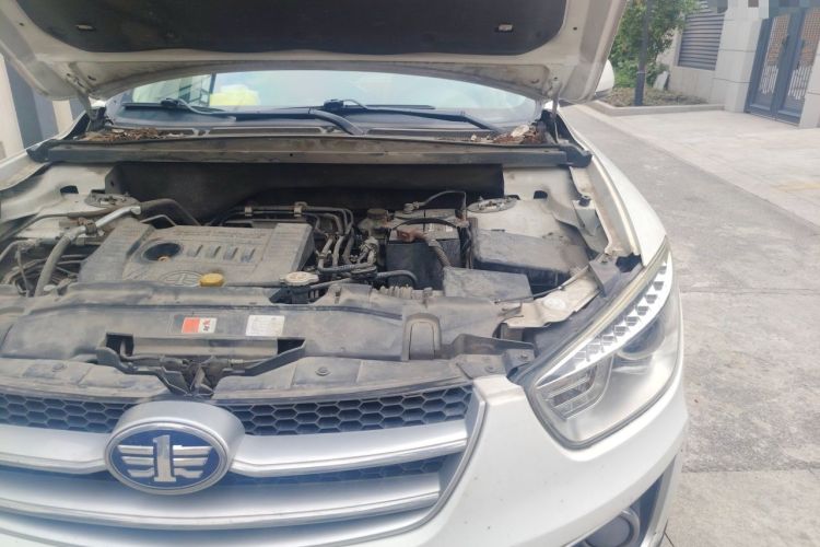 Used Bestune X80 2013 2.0L automatic luxury version Engine Bay Left