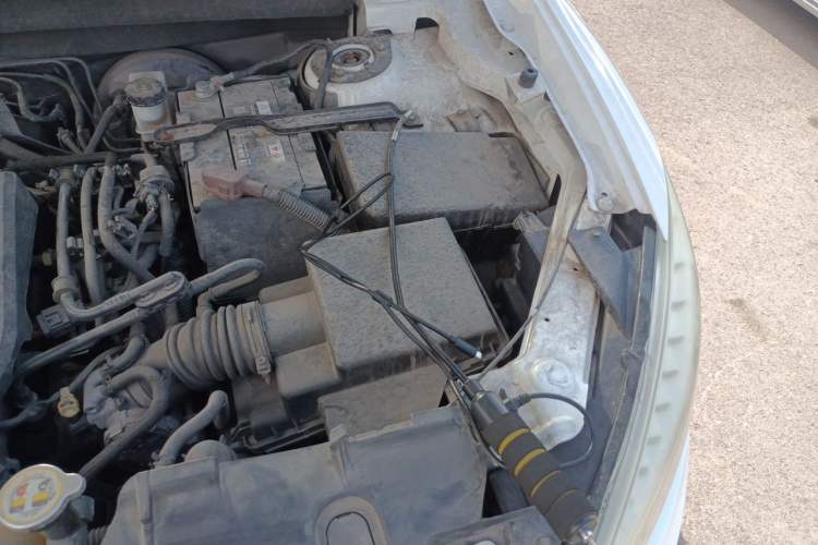 Used Bestune X80 2013 2.0L manual luxury version Engine Bay Left