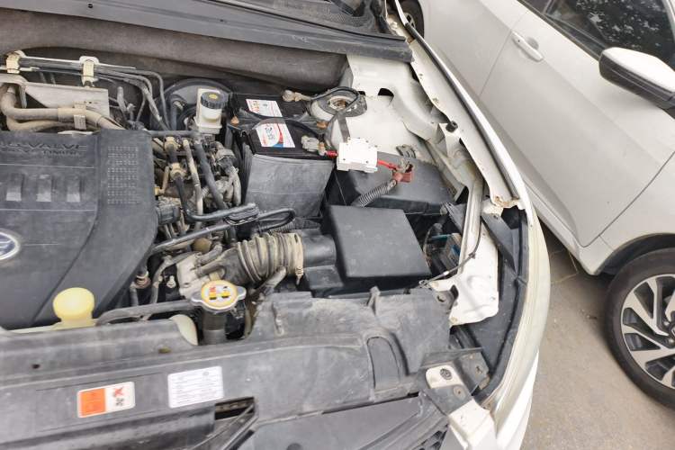 Used Bestune X80 2013 2.0L automatic comfort version Engine Bay Left