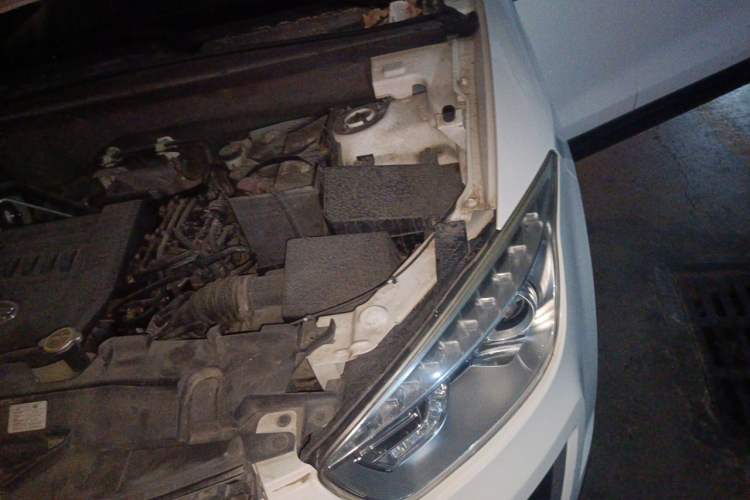 Used Bestune X80 2013 2.0L automatic comfort version Engine Bay Left