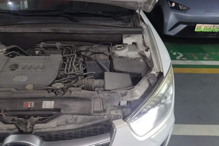Used Bestune X80 2013 2.3L automatic flagship version Engine Bay Left