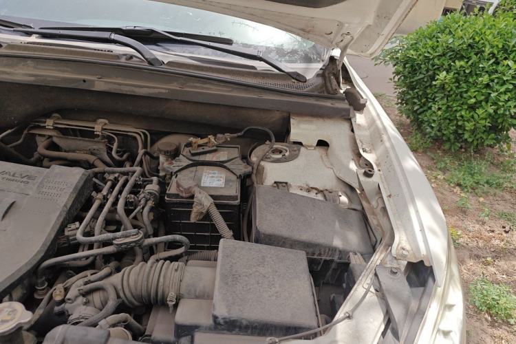Used Bestune X80 2013 2.0L automatic luxury version Engine Bay Left