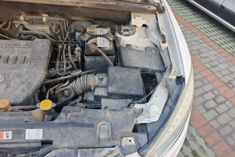 Used Bestune X80 2013 2.0L automatic comfort version Engine Bay Left