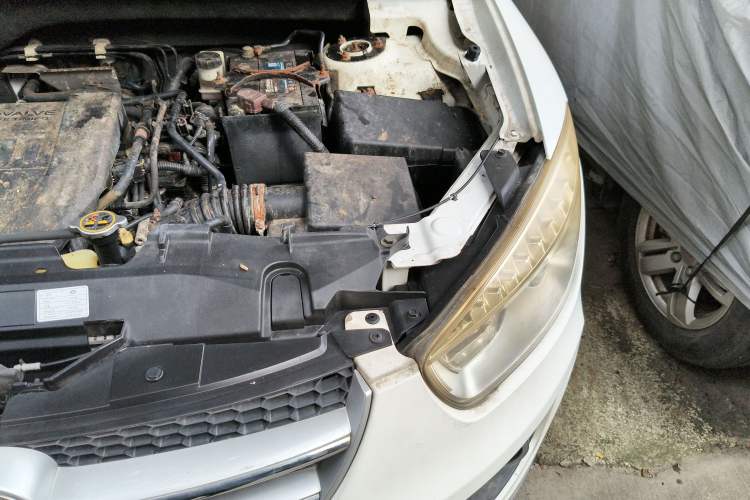 Used Bestune X80 2013 2.0L automatic comfort version Engine Bay Left
