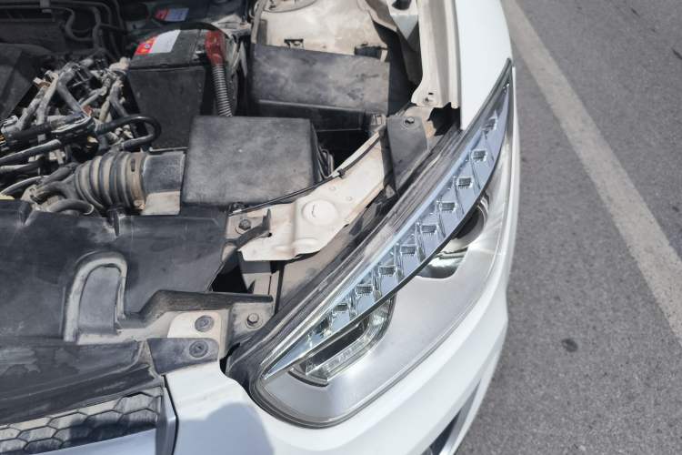 Used Bestune X80 2013 2.0L automatic comfort version Engine Bay Left