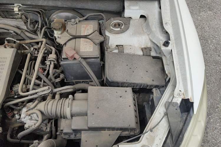 Used Bestune X80 2013 2.0L automatic luxury version Engine Bay Left
