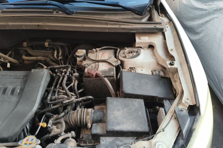 Used Bestune X80 2013 2.0L automatic comfort version Engine Bay Left