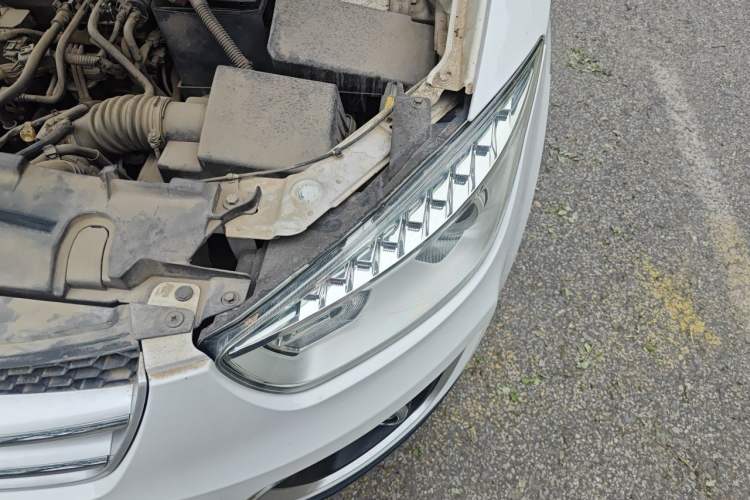 Used Bestune X80 2013 2.0L automatic comfort version Engine Bay Left