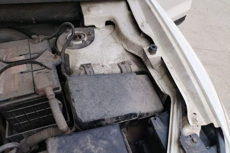 Used Bestune X80 2013 2.0L automatic comfort version Engine Bay Left