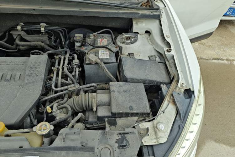 Used Bestune X80 2013 2.0L automatic luxury version Engine Bay Left
