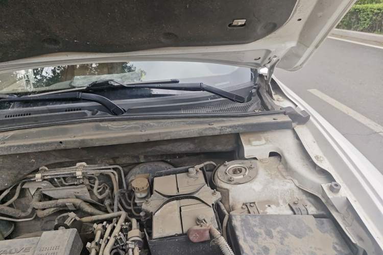 Used Bestune X80 2013 2.0L automatic comfort version Engine Bay Left