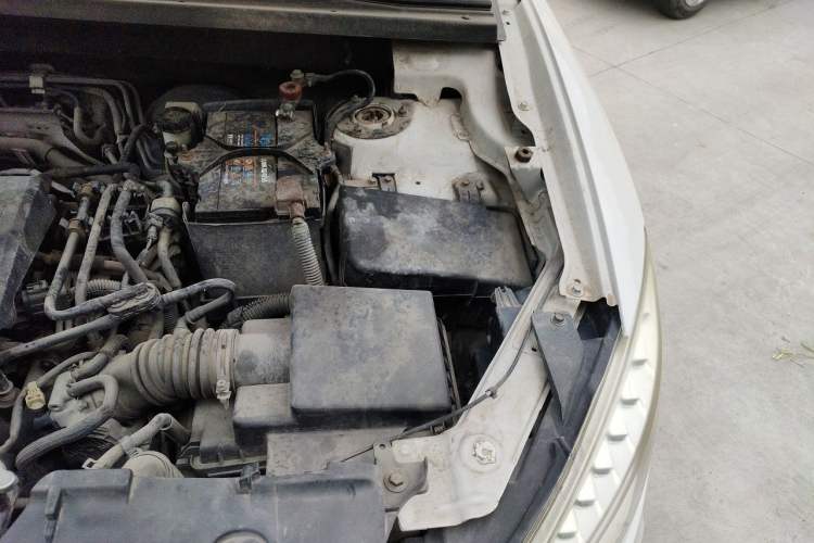 Used Bestune X80 2013 2.0L automatic comfort version Engine Bay Left