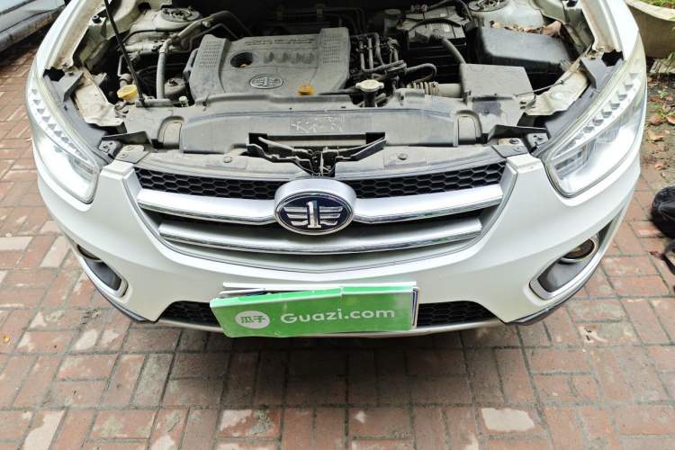 Used Bestune X80 2013 2.0L automatic luxury version Engine Bay