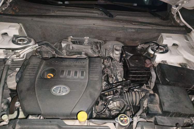 Used Bestune X80 2013 2.0L automatic luxury version Engine Bay